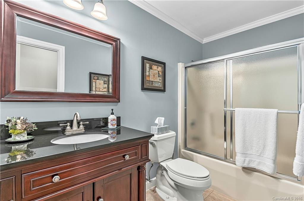 103 Racine Place - Photo 13