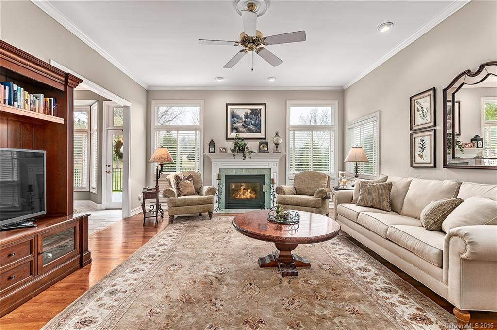 103 Racine Place - Photo 4