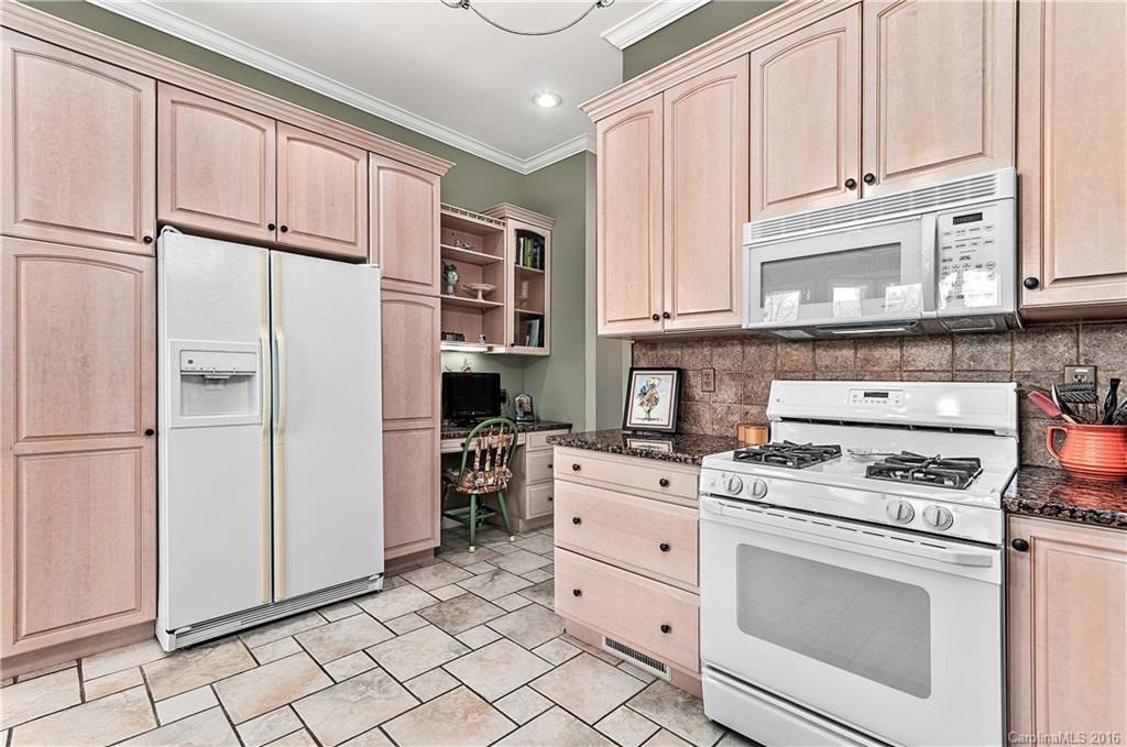 103 Racine Place - Photo 6