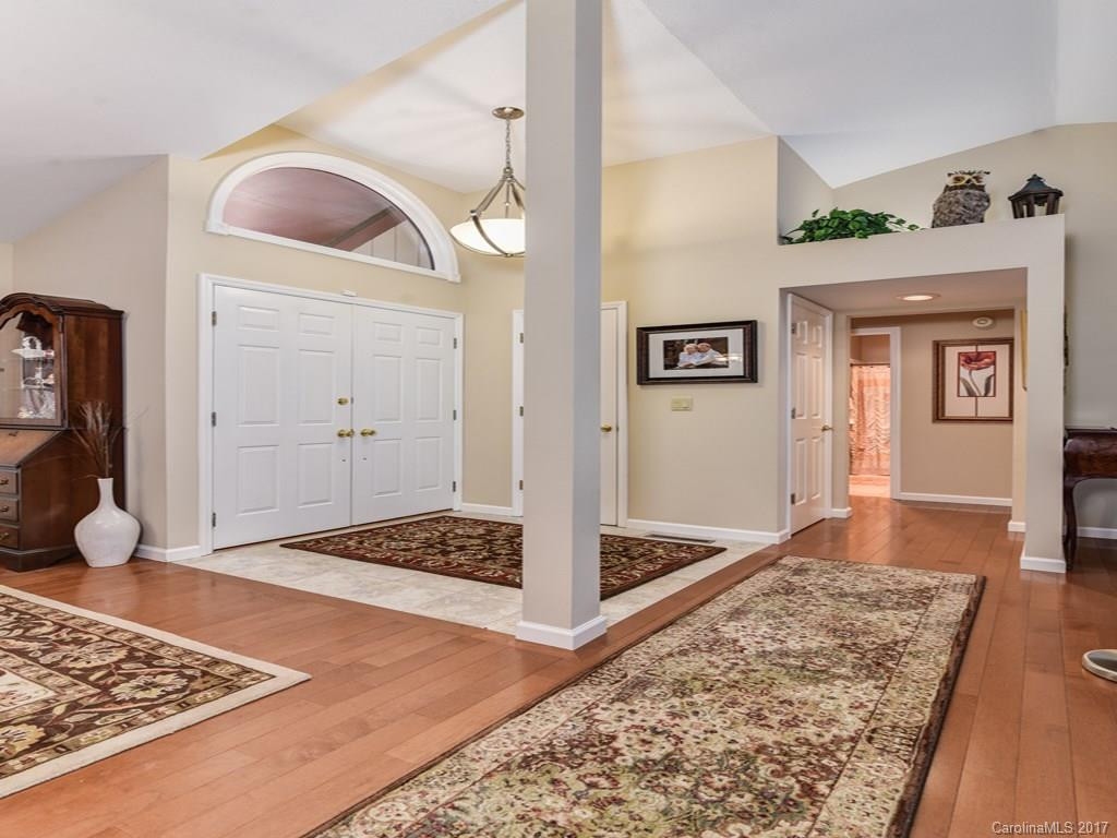 121 Foothills Drive - Photo 3