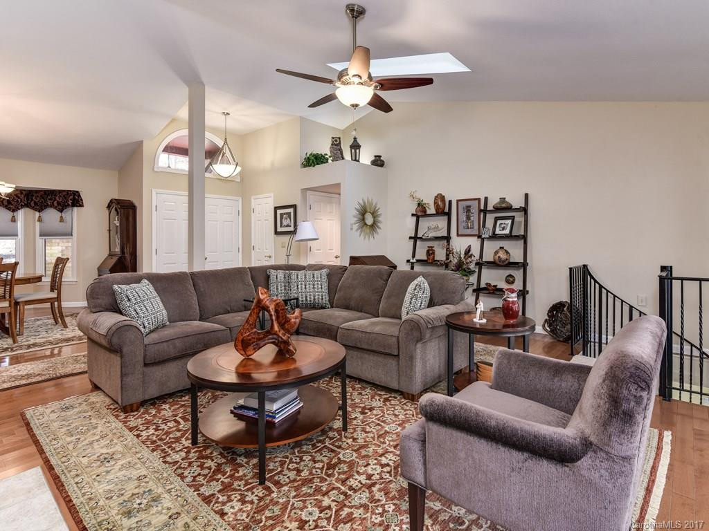 121 Foothills Drive - Photo 6
