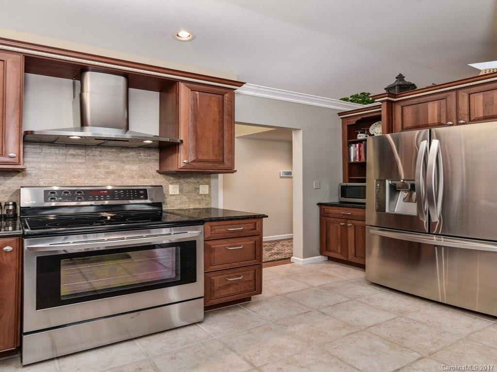 121 Foothills Drive - Photo 10