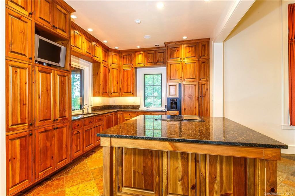 1035 Toxaway Drive - Photo 6