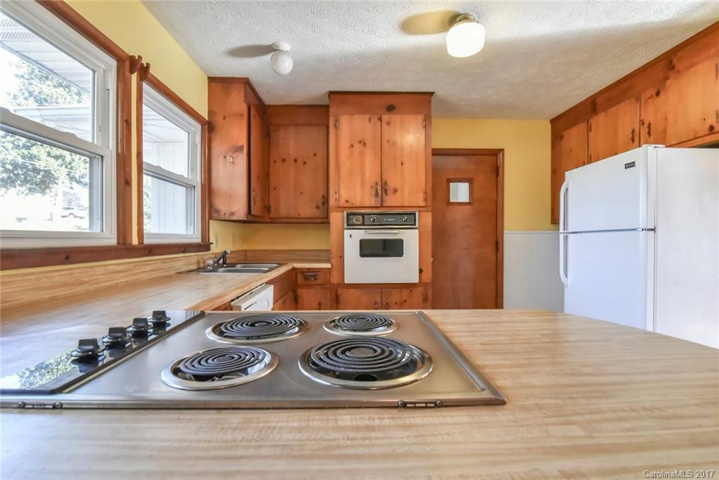 8 Fernlawn Road - Photo 13