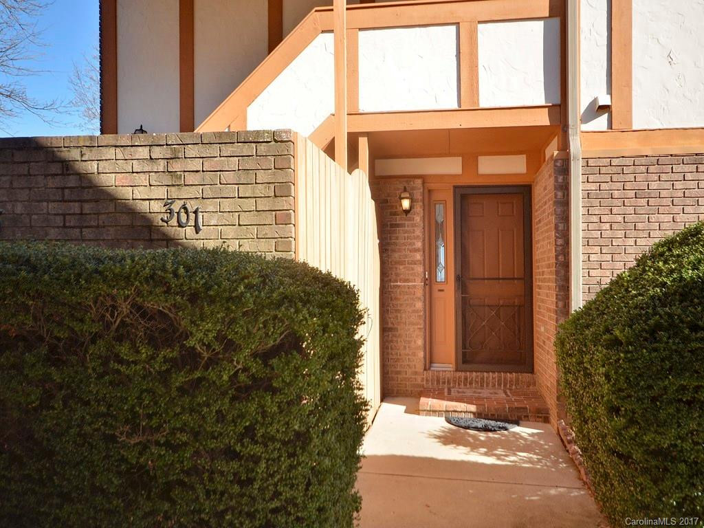 301 Fleetwood Plaza #1 - Photo 2