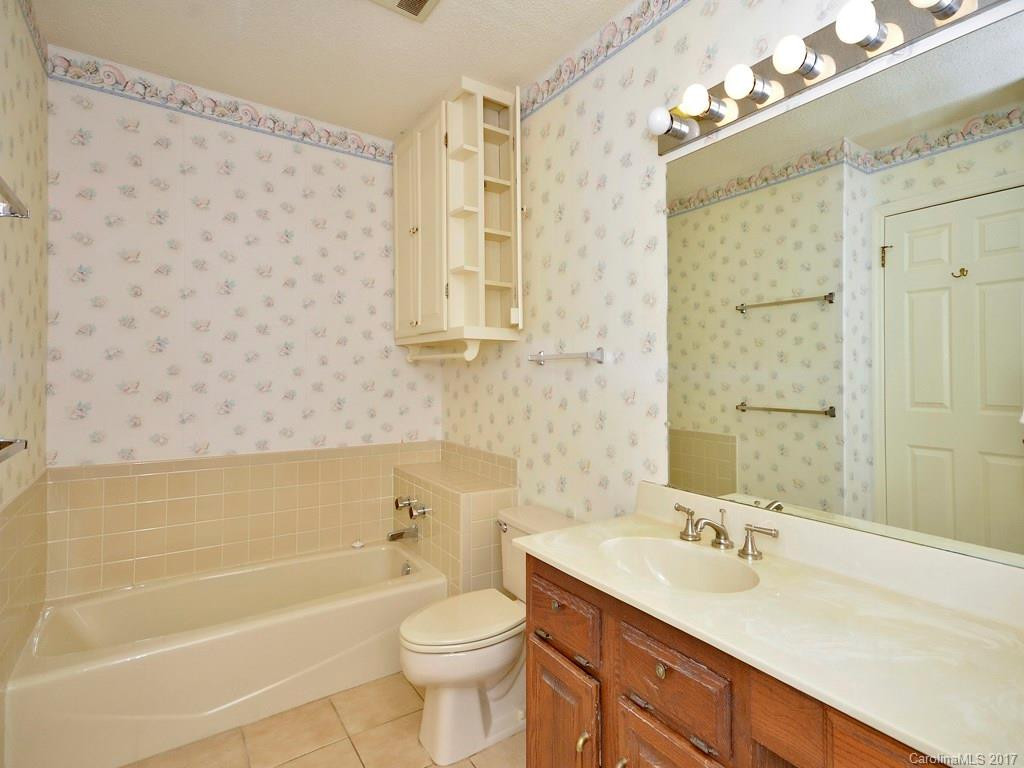 301 Fleetwood Plaza #1 - Photo 12