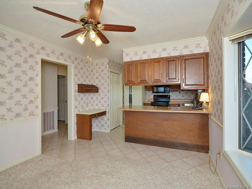 301 Fleetwood Plaza #1 - Photo 8