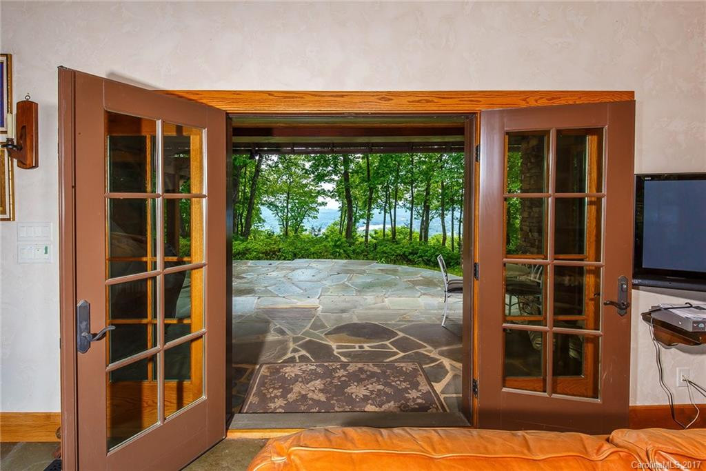 1033 Toxaway Drive - Photo 9