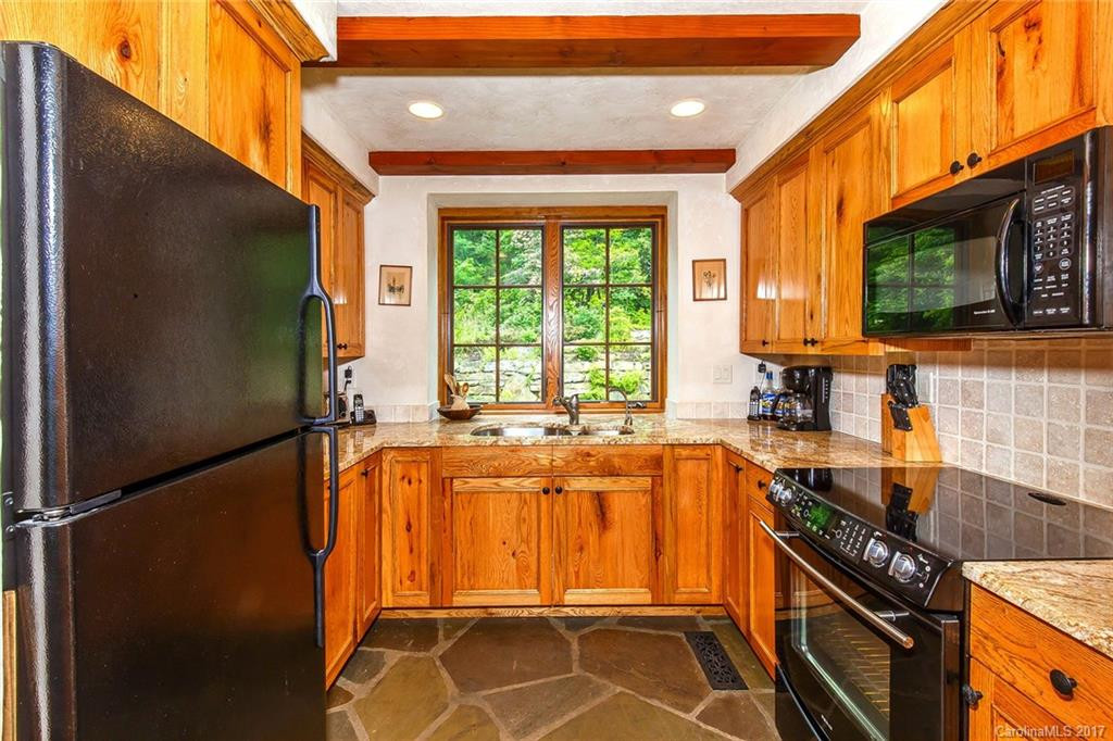1033 Toxaway Drive - Photo 10