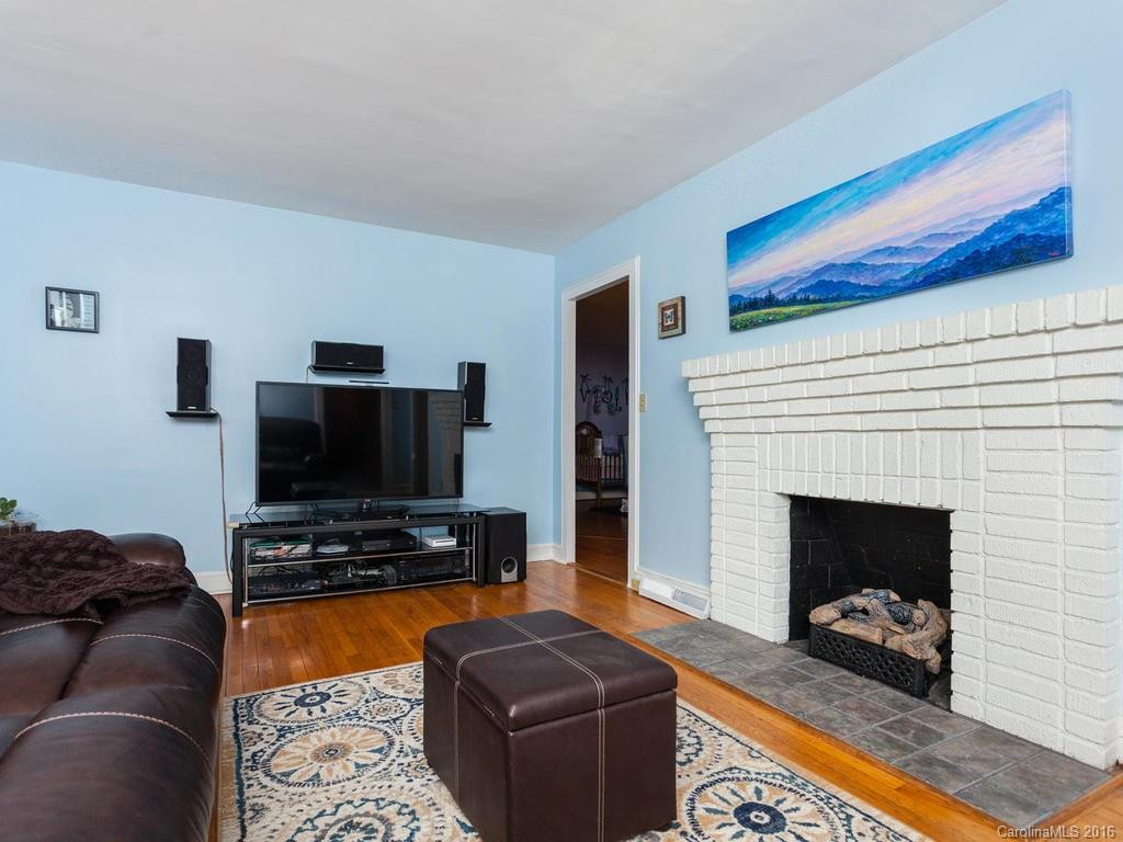 1034 Sylvan Boulevard - Photo 3