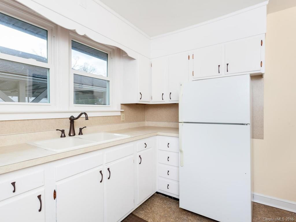1034 Sylvan Boulevard - Photo 5