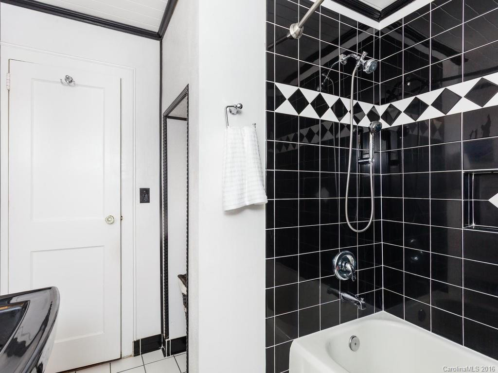 1034 Sylvan Boulevard - Photo 9