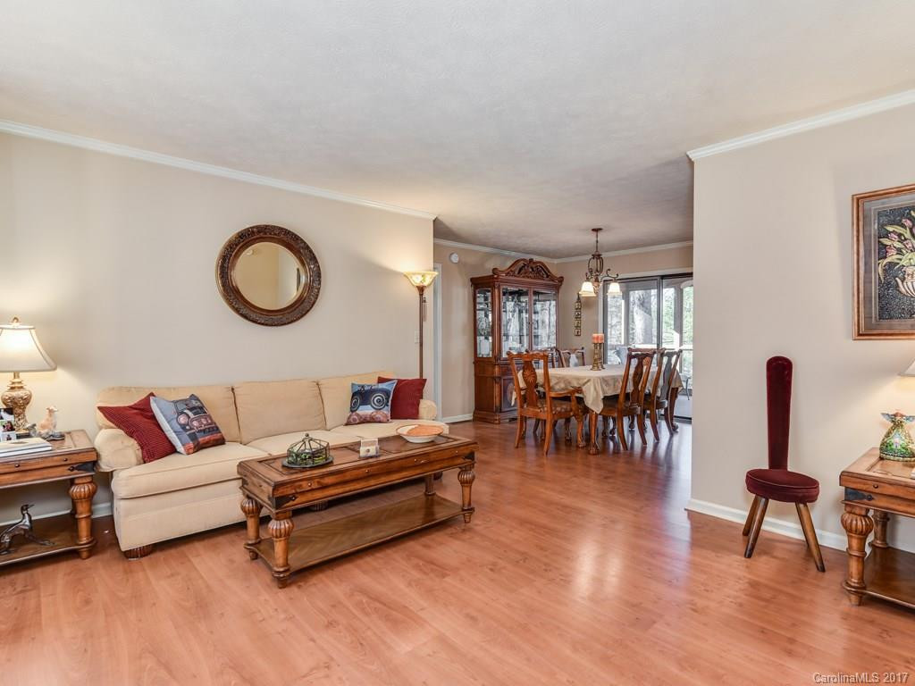 646 Sunset Drive - Photo 2