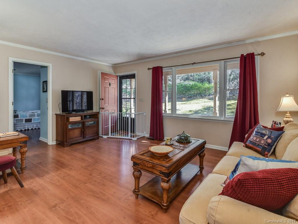 646 Sunset Drive - Photo 3