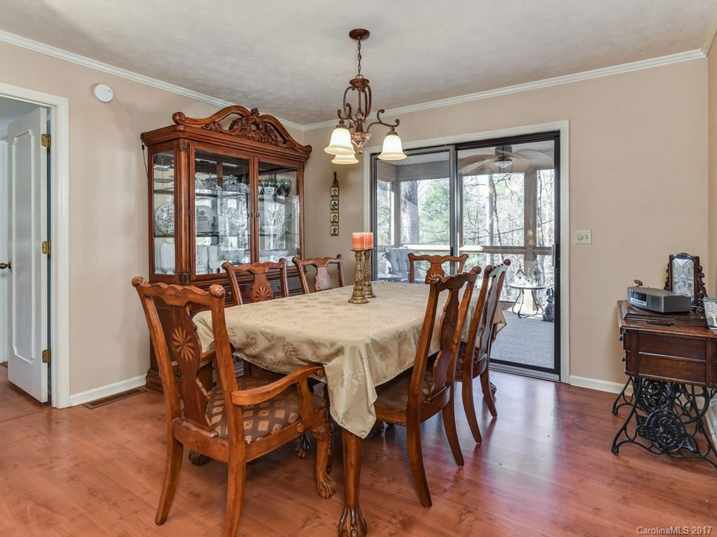 646 Sunset Drive - Photo 4