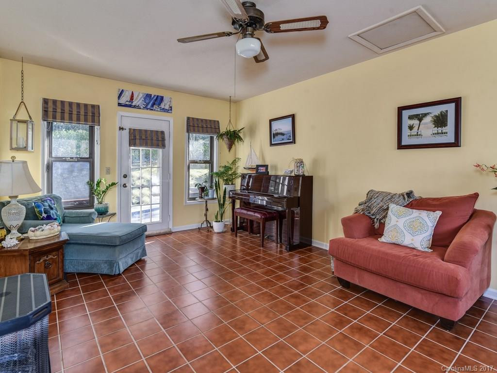 646 Sunset Drive - Photo 7