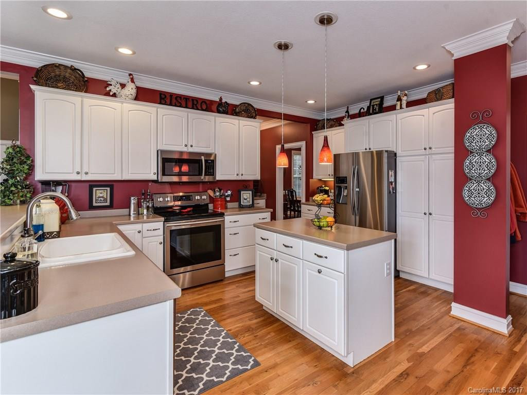 409 Oak Tree Lane - Photo 2