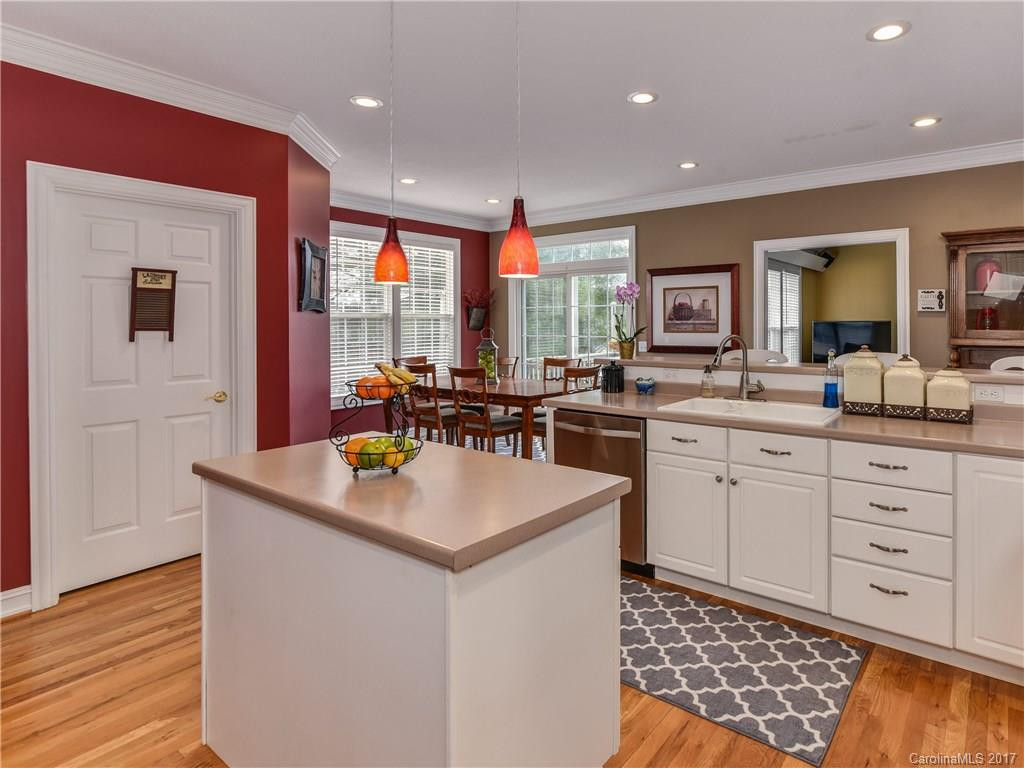 409 Oak Tree Lane - Photo 3