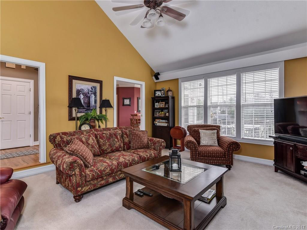 409 Oak Tree Lane - Photo 8