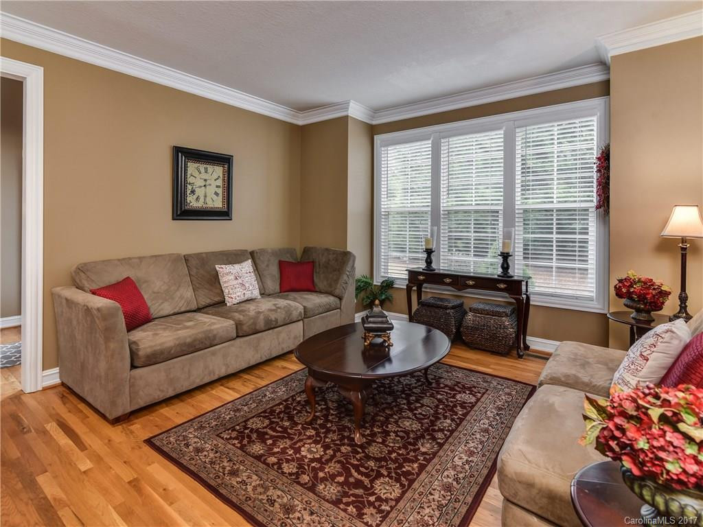 409 Oak Tree Lane - Photo 9