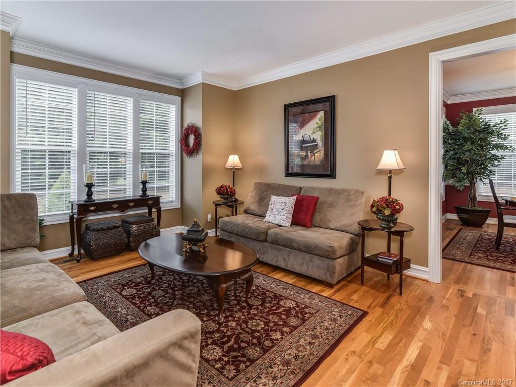 409 Oak Tree Lane - Photo 10