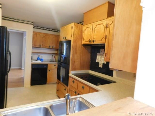 415 Overhill Drive - Photo 6