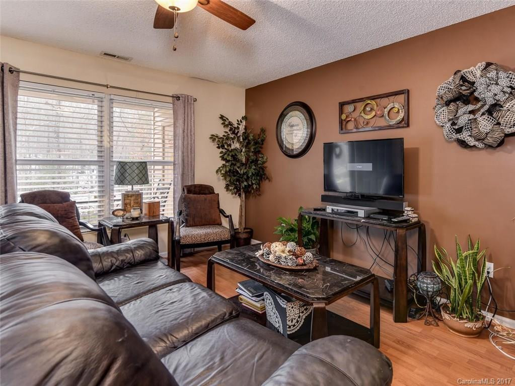 11 Krista Circle #E - Photo 5