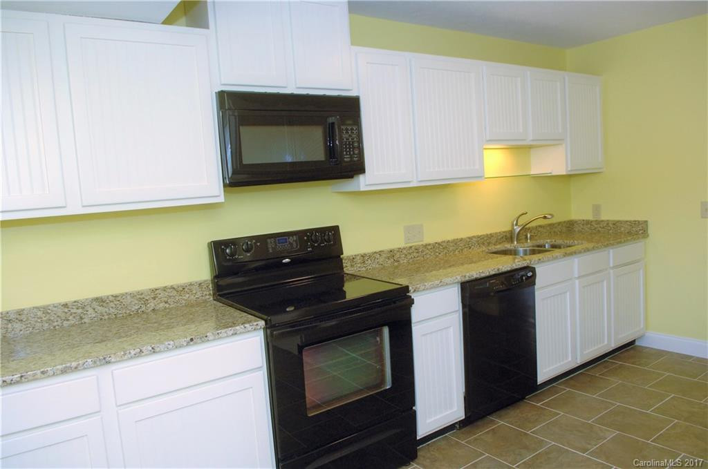 1082 Mountain View Street - Photo 2