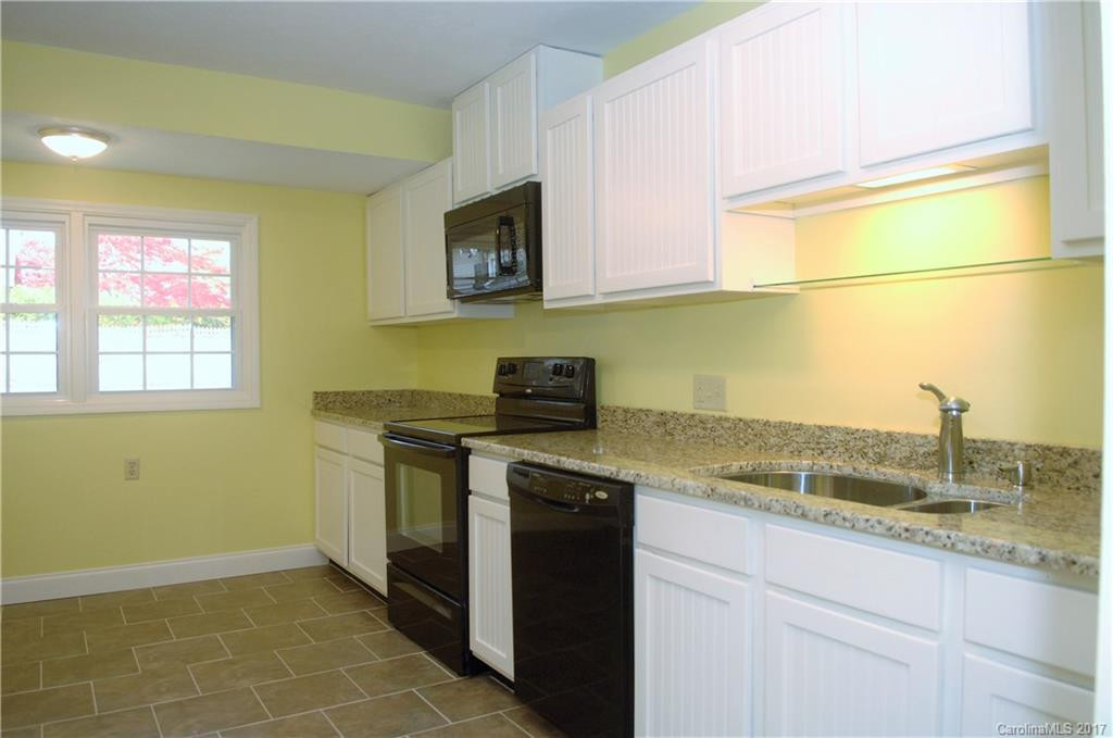 1082 Mountain View Street - Photo 3