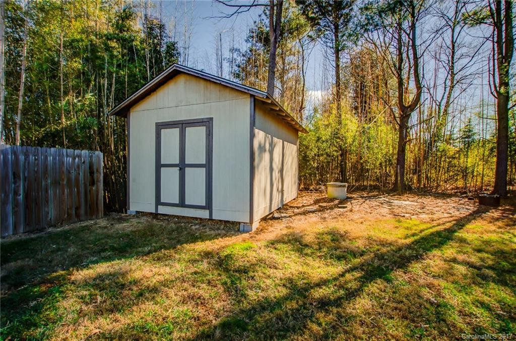 1911 Howard Gap Road - Photo 19
