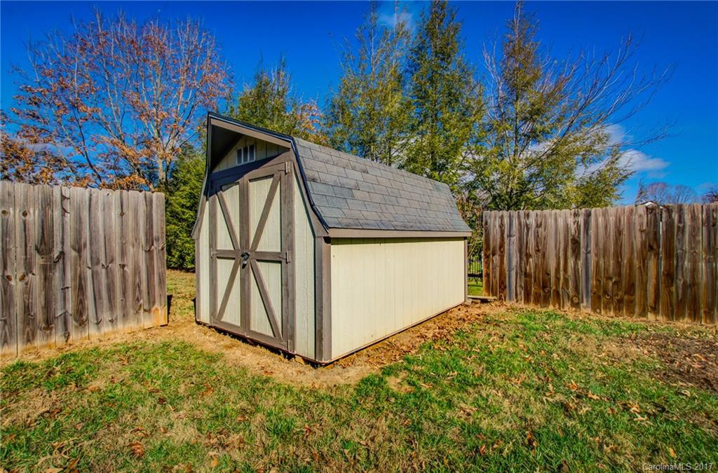 1911 Howard Gap Road - Photo 20