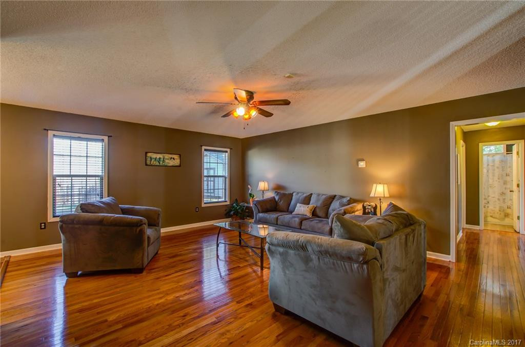 1911 Howard Gap Road - Photo 3