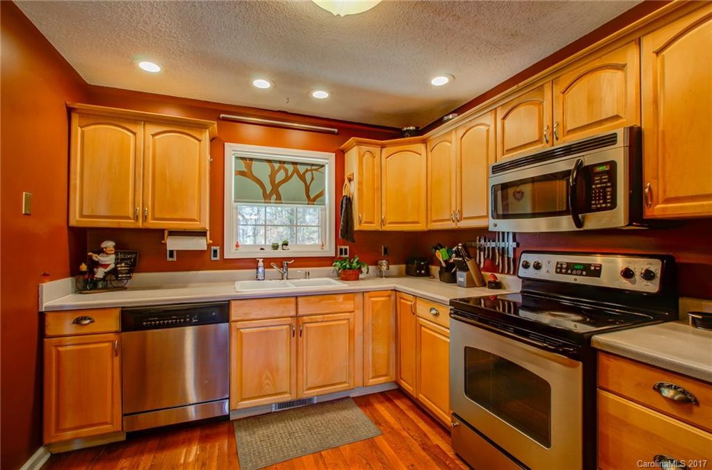 1911 Howard Gap Road - Photo 5