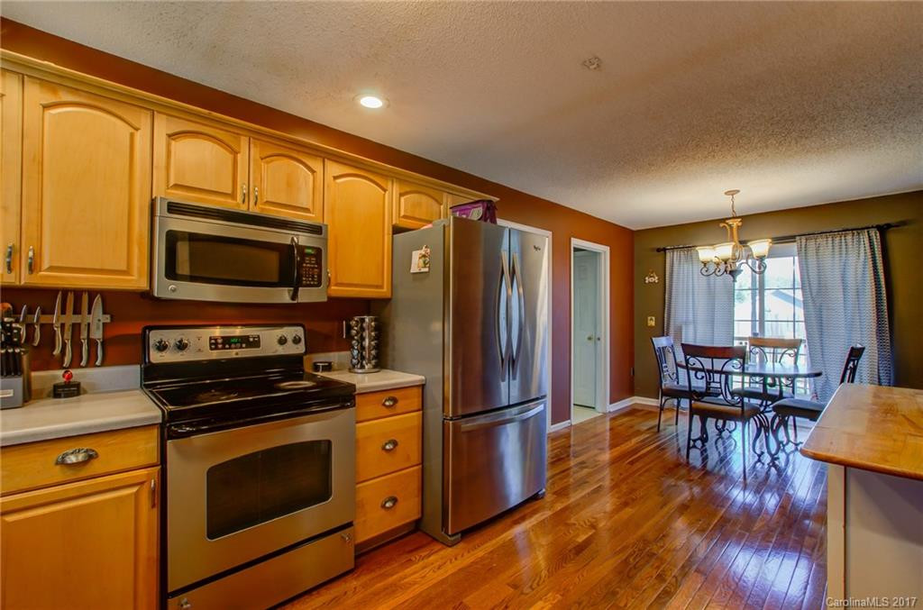 1911 Howard Gap Road - Photo 6