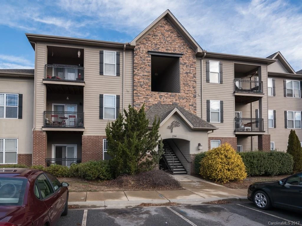 234 Brickton Village Circle #302