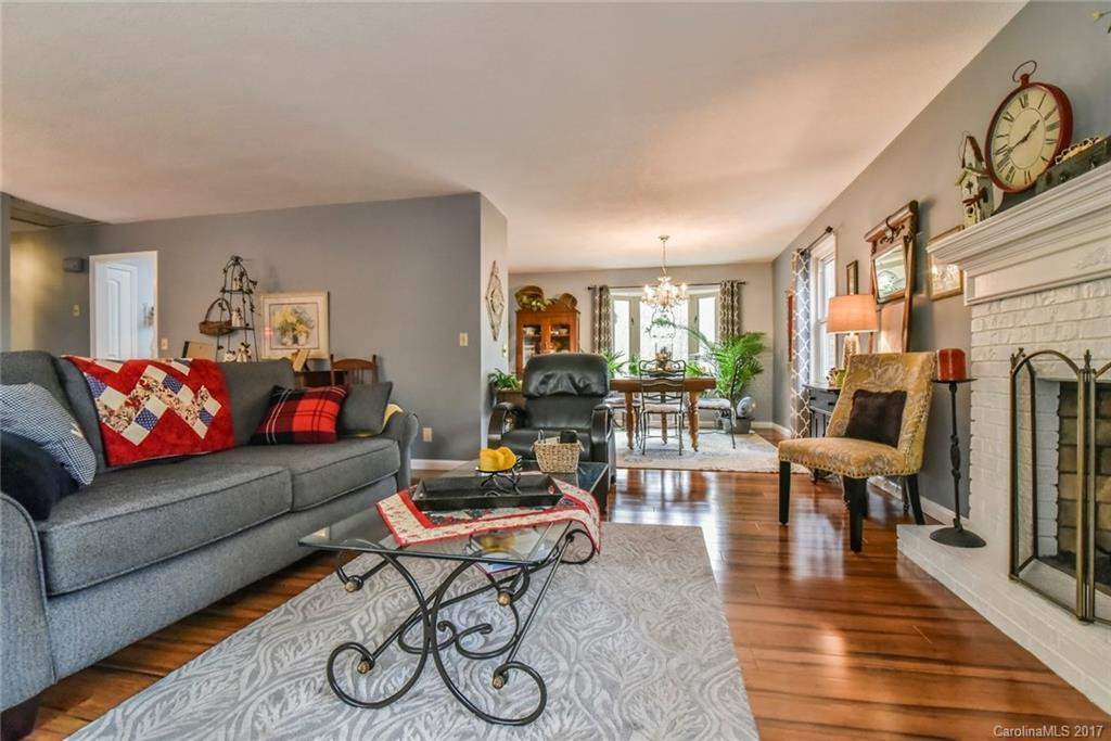 303 Colony Lane - Photo 9