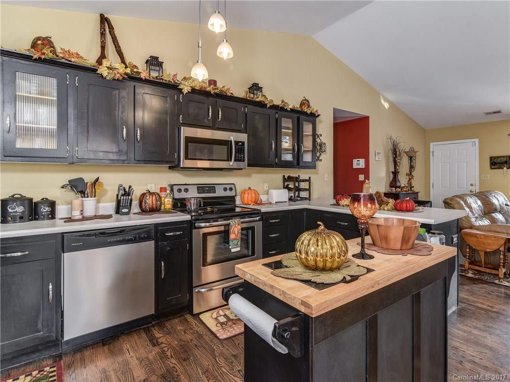 305 Northeast Avenue - Photo 11