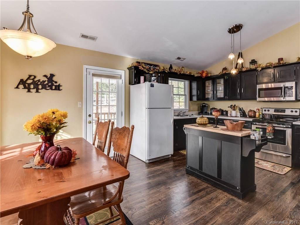 305 Northeast Avenue - Photo 12