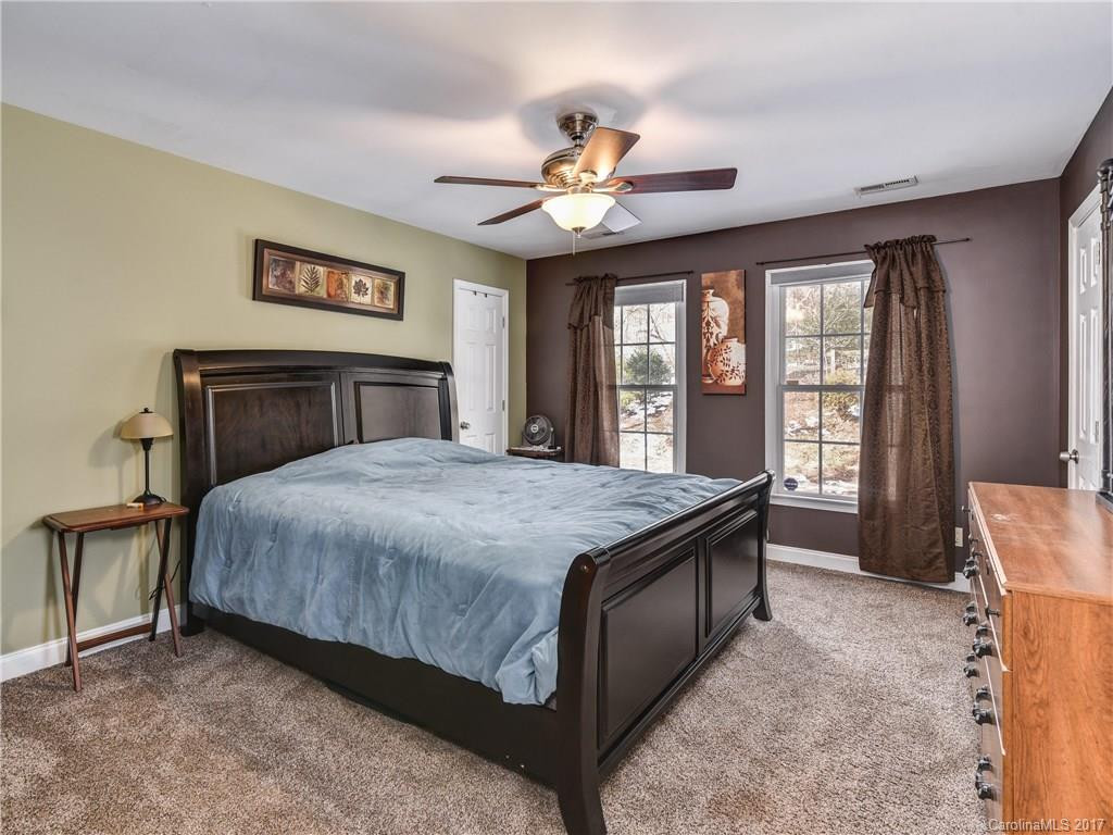 305 Northeast Avenue - Photo 13