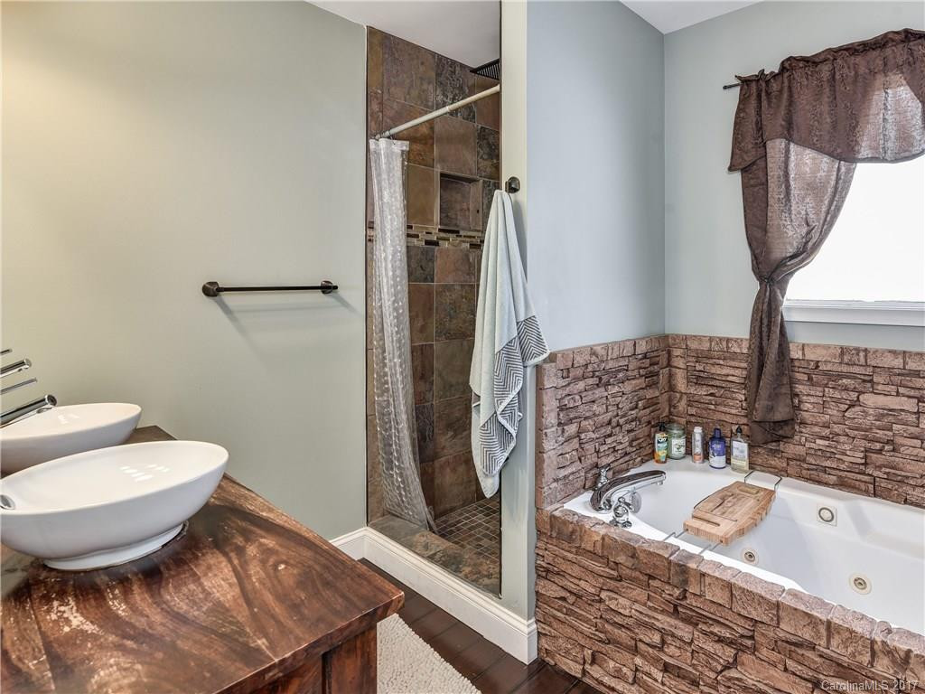 305 Northeast Avenue - Photo 14