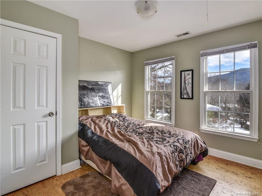 305 Northeast Avenue - Photo 16