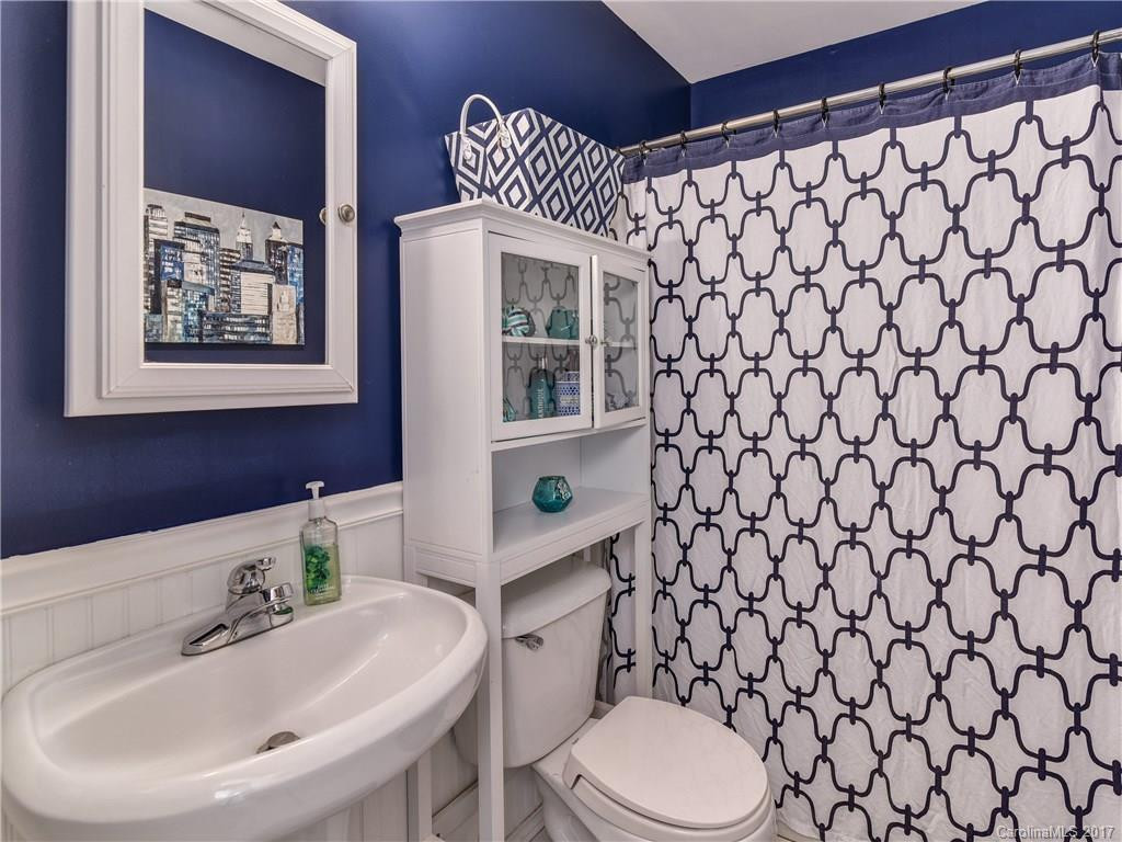 305 Northeast Avenue - Photo 17