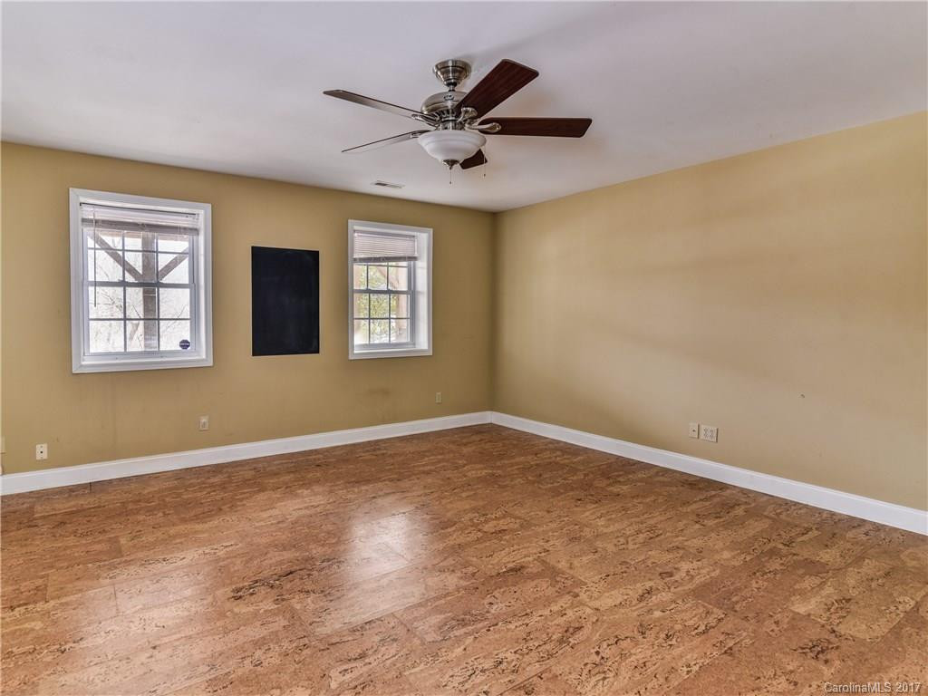305 Northeast Avenue - Photo 18