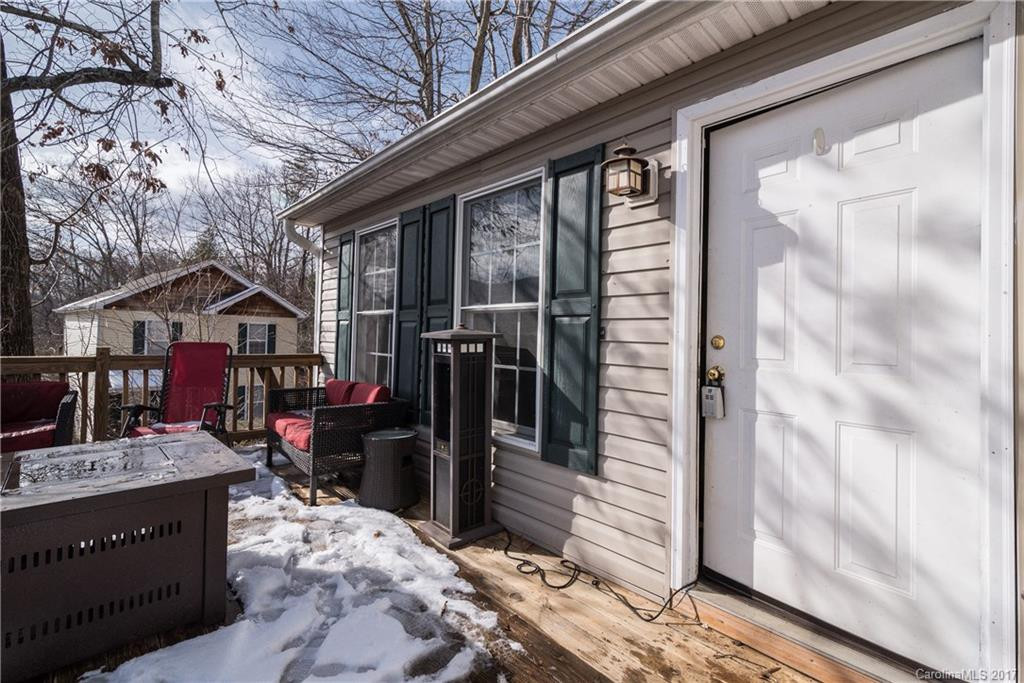 305 Northeast Avenue - Photo 4