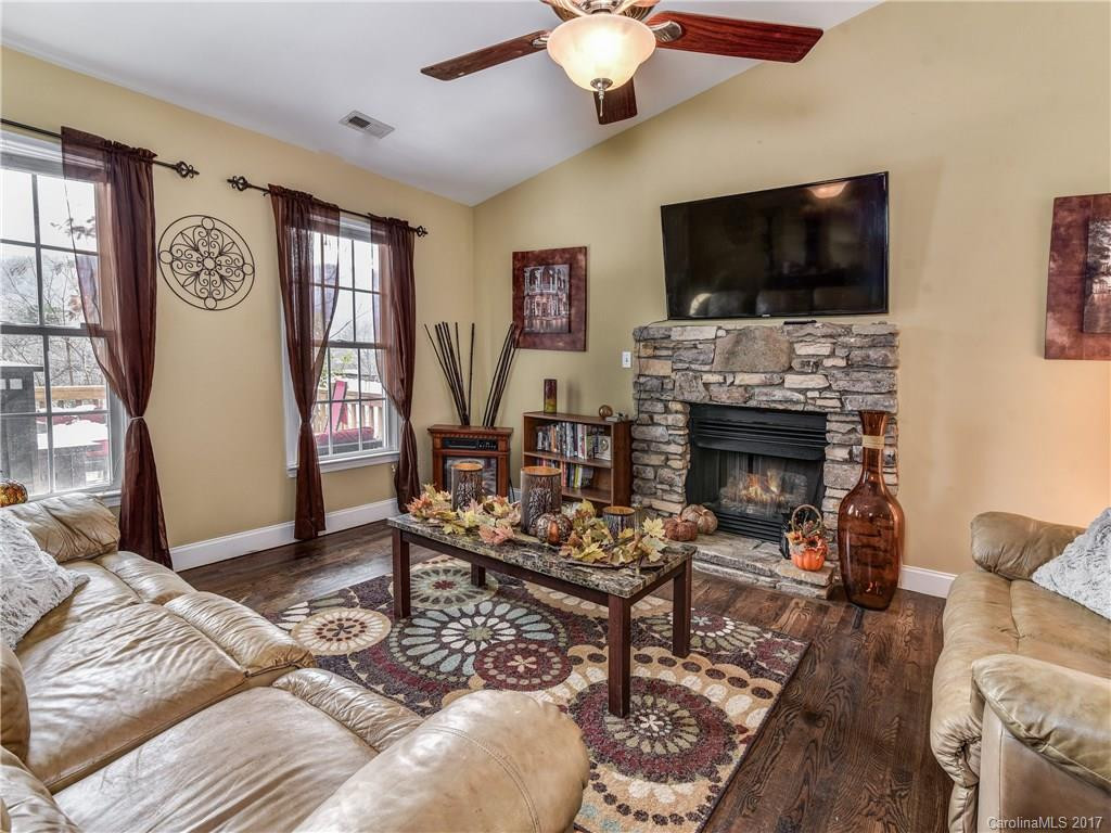 305 Northeast Avenue - Photo 7