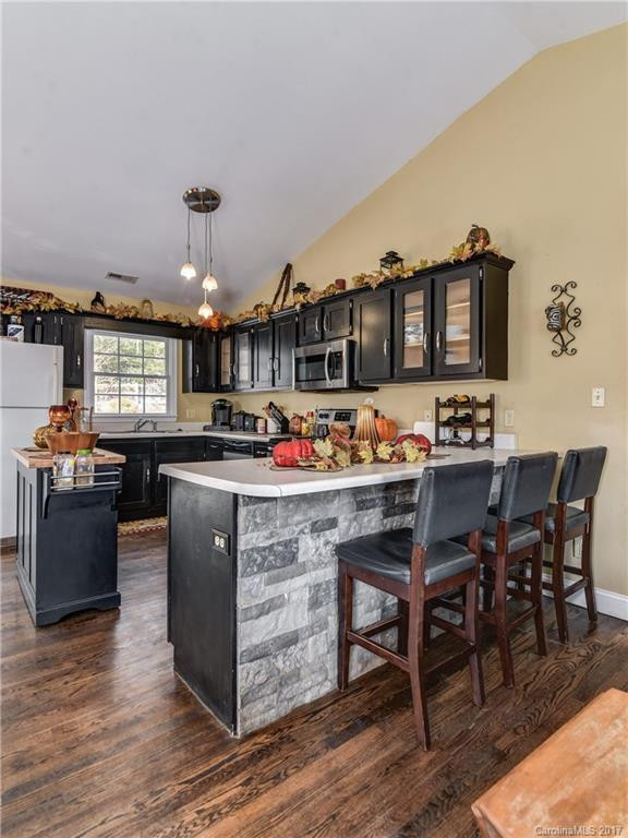 305 Northeast Avenue - Photo 9