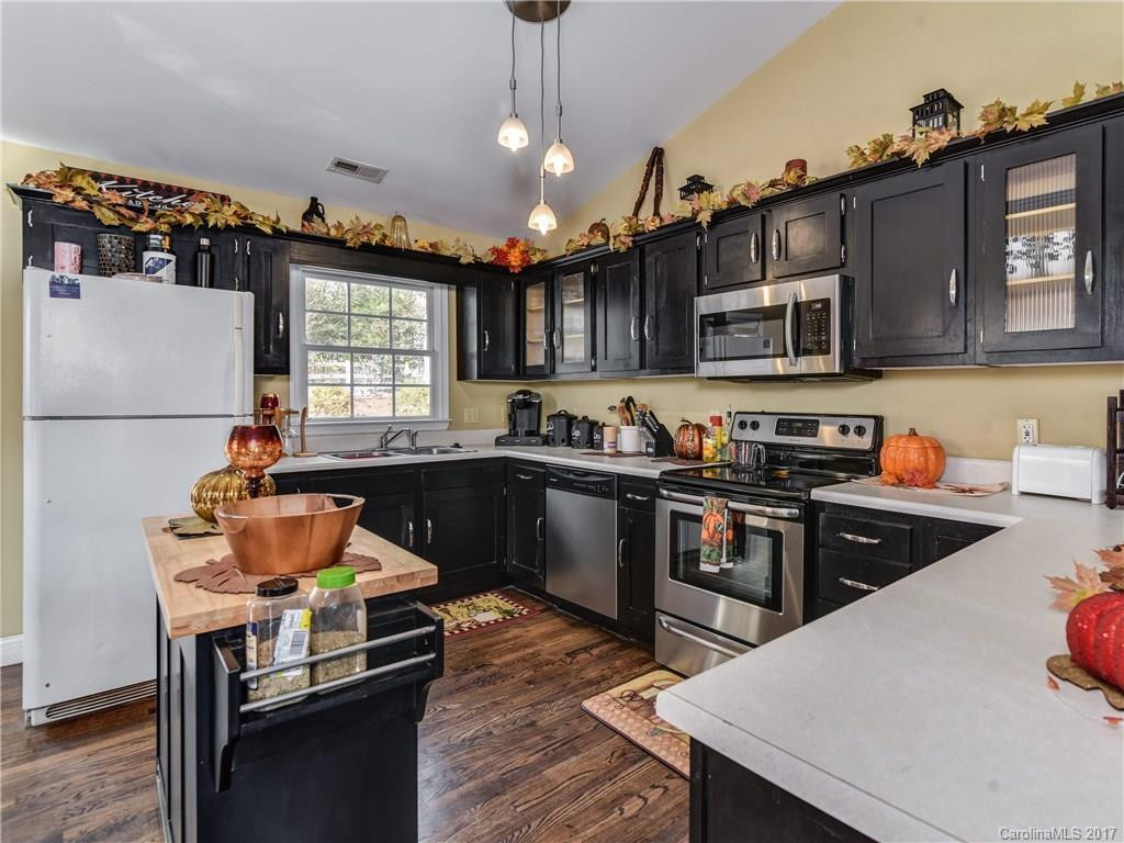305 Northeast Avenue - Photo 10