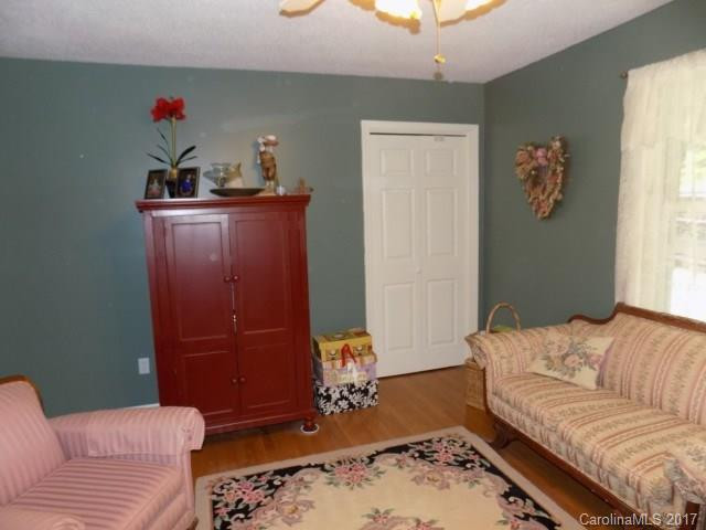 196 Huntley Road - Photo 11
