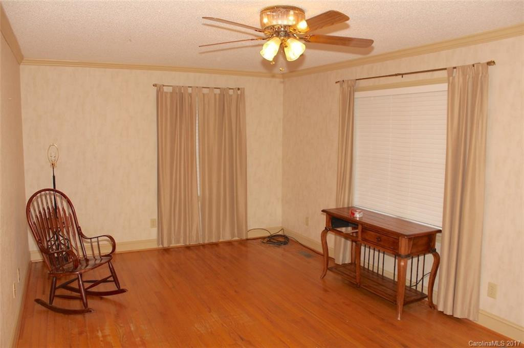 124 Hall Street - Photo 12