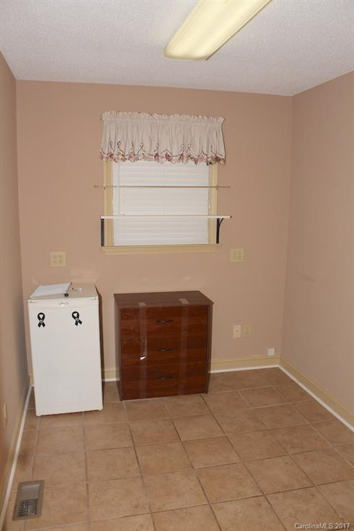 124 Hall Street - Photo 8